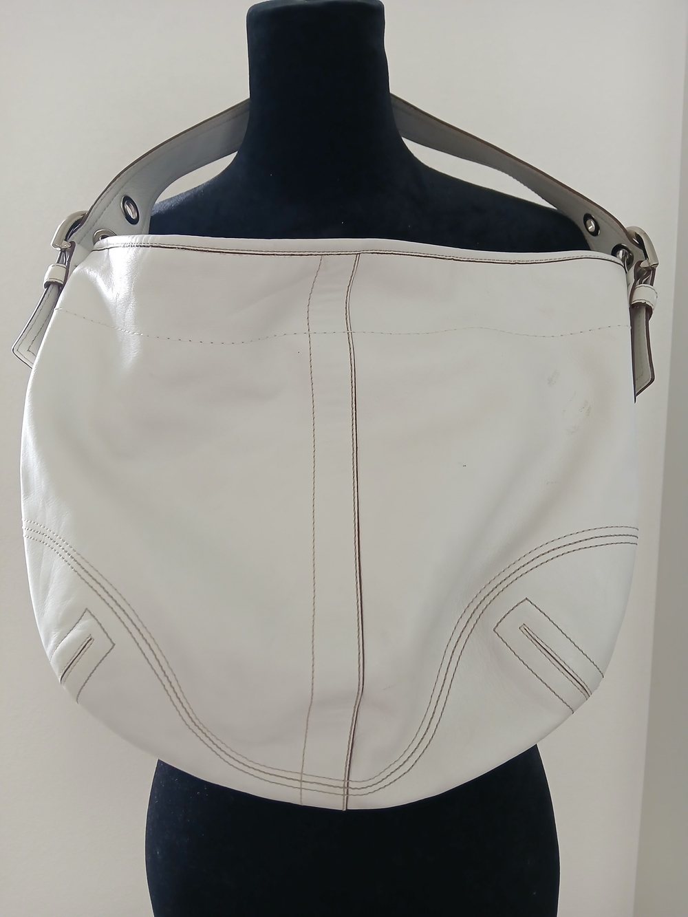 Vintage 2005 Coach Soho White Leather Hobo Bag Style 8A03